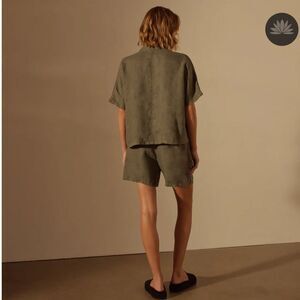 Standard James Perse Lightweight Linen Boxy Fit Shirt in Army Brown L